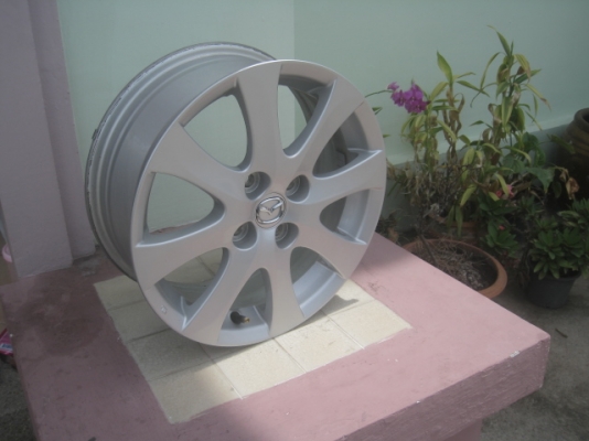 ขายล้อแม็กป้ายแดง mazda 2 15"x6" สนใจติดต่อเล็กคลองสามครับ 081-3747940