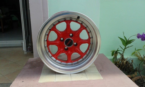 ขายล้อแม็ก ลาย xxr002 15"x8" et15 4 รู 100 เป็นล้อใหม่มือ 1 ครับ สนใจติดต่อเล็กคลองสามครับ 081-3747940