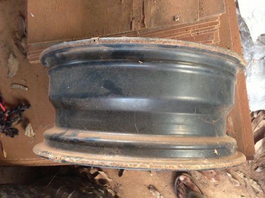 ขายล้อขอบ. 16.  5รู.   4 ล้อ.  ราคา. 1500.  ราคานี้แถมยางให้