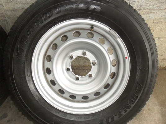 ล้อกะทะ 17นิ้ว 6รู พร้อมยาง 265/65R17ปี09 สวยๆ 4 ล้อ ราคา 5900 บาท