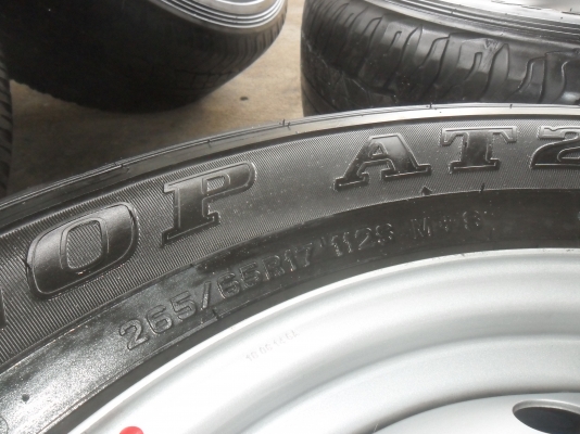 ล้อกะทะ 17นิ้ว 6รู พร้อมยาง 265/65R17ปี09 สวยๆ 4 ล้อ ราคา 5900 บาท ล้อกะทะ 17นิ้ว 6รู พร้อมยาง 265/65R17ปี09 สวยๆ 4 ล้อ ราคา 5900 บาท