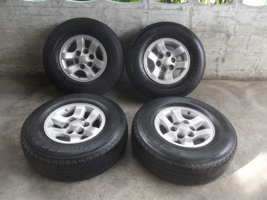 ล้อแม็ก 15นิ้ว 6รู พร้อมยาง 255/70R15ปี08 สวยๆ 4 ล้อ ราคา 6700 บาท