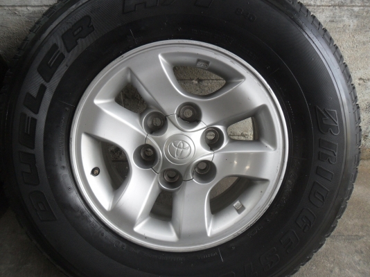 ล้อแม็ก 15นิ้ว 6รู พร้อมยาง 255/70R15ปี08 สวยๆ 4 ล้อ ราคา 6700 บาท