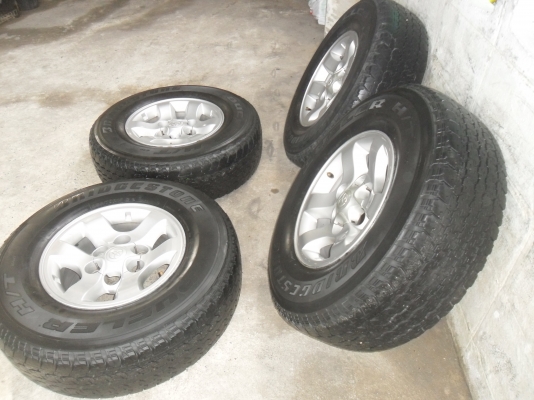 ล้อแม็ก 15นิ้ว 6รู พร้อมยาง 255/70R15ปี08 สวยๆ 4 ล้อ ราคา 6700 บาท ล้อแม็ก 15นิ้ว 6รู พร้อมยาง 255/70R15ปี08 สวยๆ 4 ล้อ ราคา 6700 บาท
