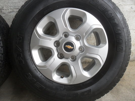 ล้อแม็ก 16นิ้ว 6รู เชฟ พร้อมยาง 245/70R16ปี10 สวยๆ 4 ล้อ ราคา 6900 บาท