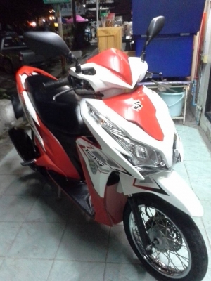 Honda Click 125 i ปี 2556 รุ่นใหม่ล่าสุด ลาย Street สีขาวแดง รถสวยจริง คุณภาพดี