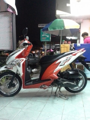 Honda Click 125 i ปี 2556 รุ่นใหม่ล่าสุด ลาย Street สีขาวแดง รถสวยจริง คุณภาพดี Honda Click 125 i ปี 2556 รุ่นใหม่ล่าสุด ลาย Street สีขาวแดง รถสวยจริง คุณภาพดี