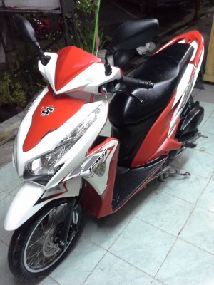 Honda Click 125 i ปี 2556 รุ่นใหม่ล่าสุด ลาย Street สีขาวแดง รถสวยจริง คุณภาพดี Honda Click 125 i ปี 2556 รุ่นใหม่ล่าสุด ลาย Street สีขาวแดง รถสวยจริง คุณภาพดี