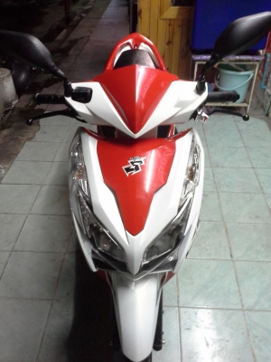 Honda Click 125 i ปี 2556 รุ่นใหม่ล่าสุด ลาย Street สีขาวแดง รถสวยจริง คุณภาพดี Honda Click 125 i ปี 2556 รุ่นใหม่ล่าสุด ลาย Street สีขาวแดง รถสวยจริง คุณภาพดี
