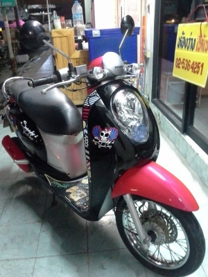 Honda Scoopy i สีชมพู ดำ รถสวยๆ ประหยัดน้ำมัน
