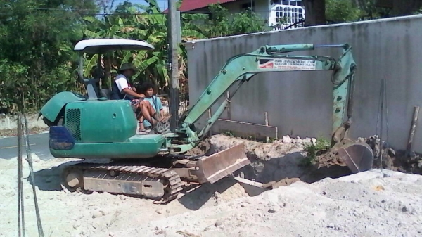 ขายรถแบ็คโฮ komatsu Pc 30-7 เครื่องเดิม ปั๊มเดิม รถทำงานอยู่ เอกสารสัญญาซื้อขาย