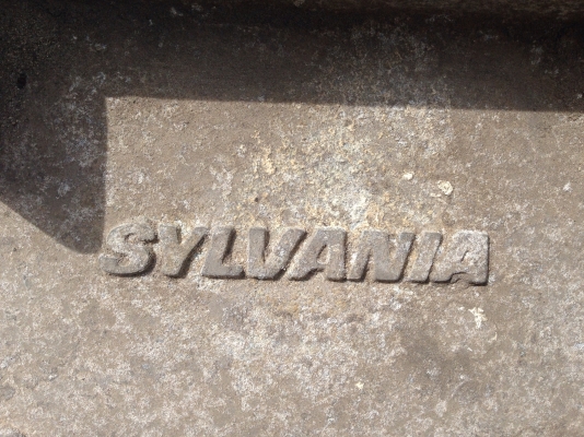 ขายโคมไฟโรงงาน Sylvania ขนาด 250 W กล่องอลูมิเนียม สภาพสวย พร้อมใช้งาน มีหลายชุดครับ ขายโคมไฟโรงงาน Sylvania ขนาด 250 W กล่องอลูมิเนียม สภาพสวย พร้อมใช้งาน มีหลายชุดครับ