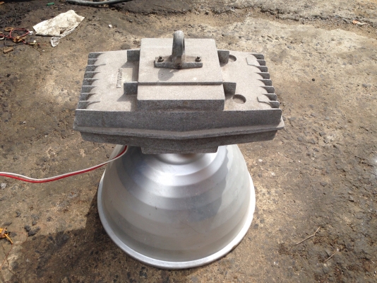 ขายโคมไฟโรงงาน Sylvania ขนาด 250 W กล่องอลูมิเนียม สภาพสวย พร้อมใช้งาน มีหลายชุดครับ ขายโคมไฟโรงงาน Sylvania ขนาด 250 W กล่องอลูมิเนียม สภาพสวย พร้อมใช้งาน มีหลายชุดครับ