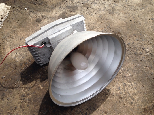 ขายโคมไฟโรงงาน Sylvania ขนาด 250 W กล่องอลูมิเนียม สภาพสวย พร้อมใช้งาน มีหลายชุดครับ ขายโคมไฟโรงงาน Sylvania ขนาด 250 W กล่องอลูมิเนียม สภาพสวย พร้อมใช้งาน มีหลายชุดครับ