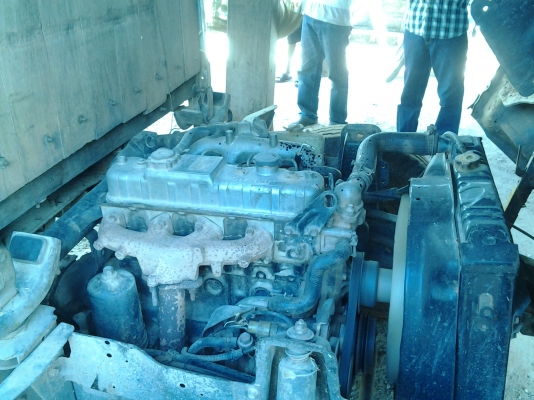 ISUZU NKR55E เกียร์สั้น หัวยกได้ 4ล้อบรรทุกพร้อมคอก เครื่อง88 ฝาขาว