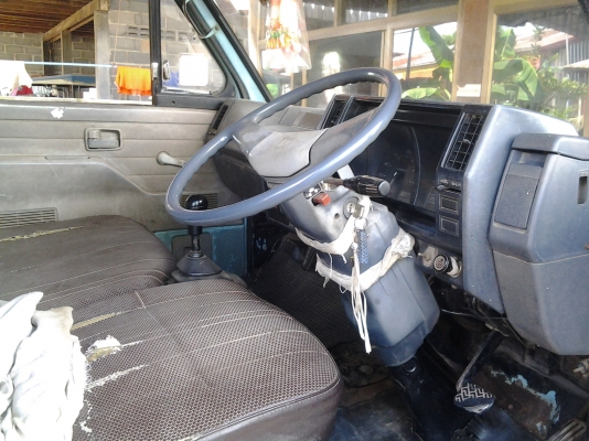 ISUZU NKR55E เกียร์สั้น หัวยกได้ 4ล้อบรรทุกพร้อมคอก เครื่อง88 ฝาขาว