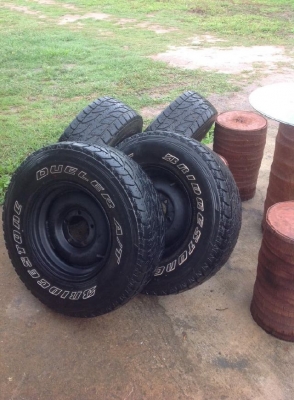 ยางโฟล์วิลสำหรับใส่รถจิ๊ป รถโตโยต้า หรือคาริเบียน พร้อมกะทะล้อ 4 เส้น ยางโฟล์วิลสำหรับใส่รถจิ๊ป รถโตโยต้า หรือคาริเบียน พร้อมกะทะล้อ 4 เส้น