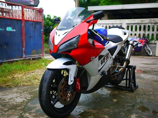 ขาย Nc30 พร้อมทะเบียนแท้ แฟริ่ง Rc212 เปลี่ยนเครื่องใหม่เป็นเครื่อง Rvf Nc35 ปี 96 พร้อมแจ้งลงเล่มเรียบร้อย