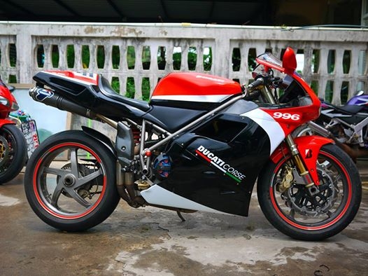 ขาย Ducati 996 พร้อมเสียสรรพสารมิตรเรียบร้อยเอกสารแท้ทุกฉบับ ขี่ดีสุดๆเครื่องดีมาก ขาย Ducati 996 พร้อมเสียสรรพสารมิตรเรียบร้อยเอกสารแท้ทุกฉบับ ขี่ดีสุดๆเครื่องดีมาก