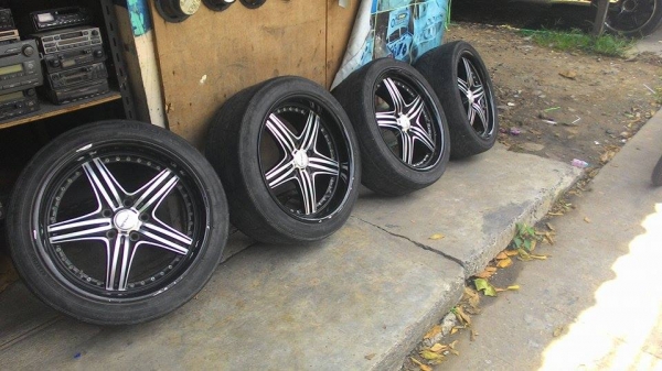 ขาย 18" หน้า8 หลัง9 5/114 ยางแถม 8000 บาท
