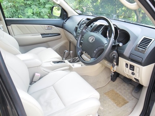 ขายฟอร์จูเนอร์ 4WD สีดำ 2.7 VVTI