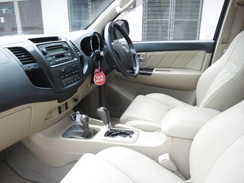 ขายฟอร์จูเนอร์ 4WD สีดำ 2.7 VVTI