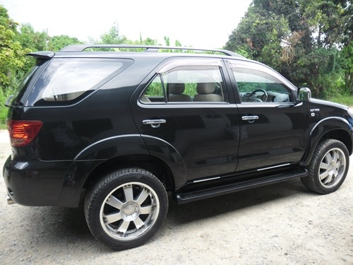 ขายฟอร์จูเนอร์ 4WD สีดำ 2.7 VVTI
