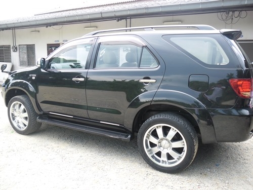 ขายฟอร์จูเนอร์ 4WD สีดำ 2.7 VVTI