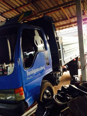 ขาย 6 ล้อดั้ม กลาง