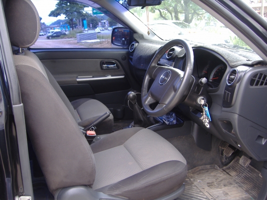 2011 ISUZU, 2.5 HI-LANDER DDI I-TEQ (2DR) 2011 ISUZU, 2.5 HI-LANDER DDI I-TEQ (2DR)