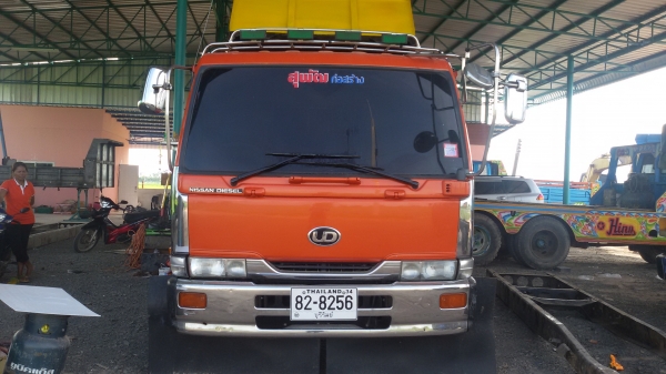ขาย nissan ud 180