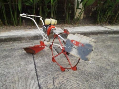 เครื่องแหวกร่องกล้านา !!!    MARUYAMA     MKF-310   รหัสสินค้า : 13001510   หรือเพิ่มเติมไดที่ www.nihonmono.com