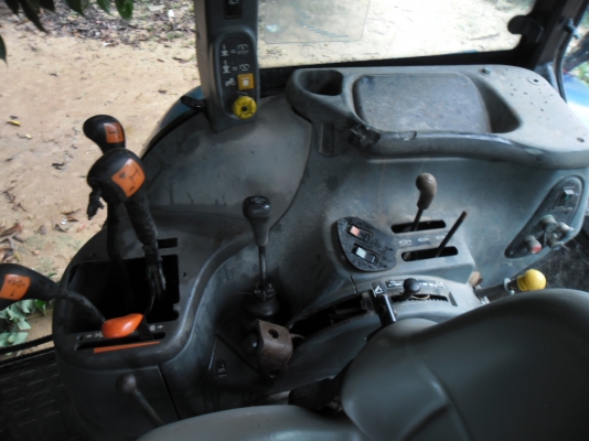 ขายรถไถ FORD NEWHOLLAND TS100 -2 เพลาเอกสารพร้อม ขายรถไถ FORD NEWHOLLAND TS100 -2 เพลาเอกสารพร้อม