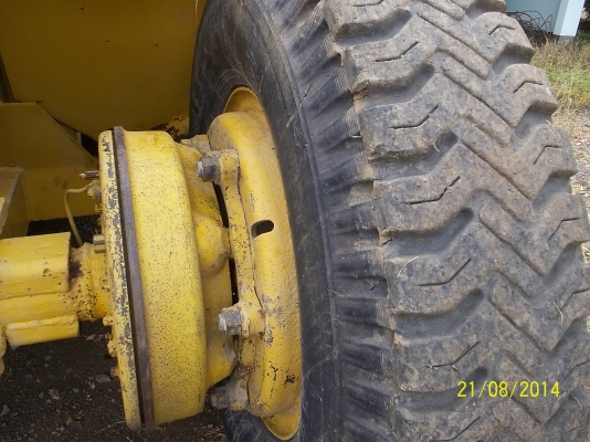 ขายรถตักสภาพพร้อมใช้