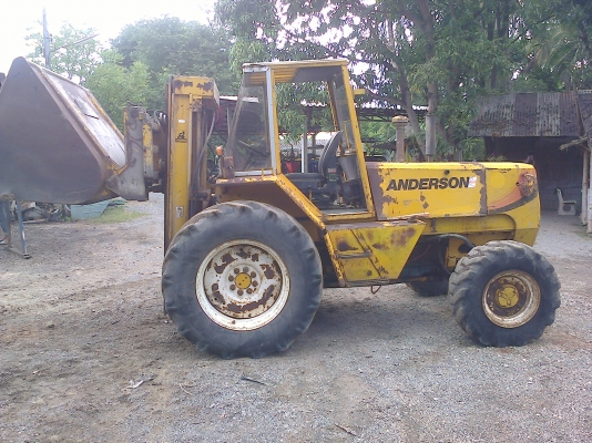 ขายรถตักฟอร์ด  6610  สองเพาคานลาโร่ เป็นโฟคลิบได้  ทําเป็นรถคีบอ้อยได้