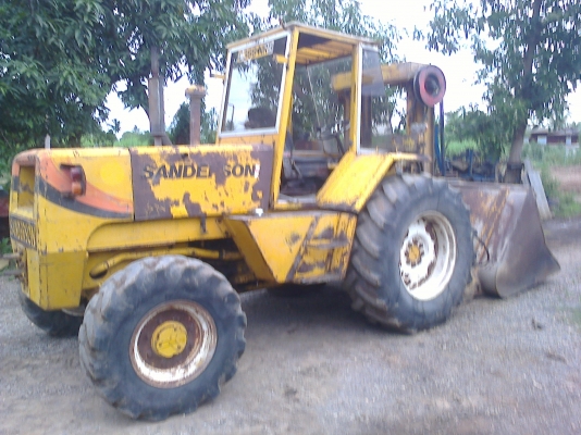 ขายรถตักฟอร์ด  6610  สองเพาคานลาโร่ เป็นโฟคลิบได้  ทําเป็นรถคีบอ้อยได้