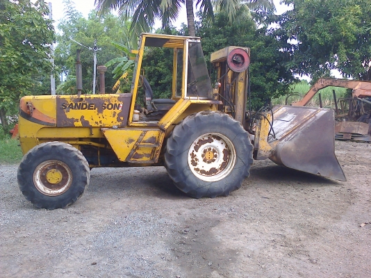 ขายรถตักฟอร์ด  6610  สองเพาคานลาโร่ เป็นโฟคลิบได้  ทําเป็นรถคีบอ้อยได้