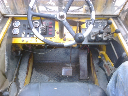 ขายรถตักฟอร์ด  6610  สองเพาคานลาโร่ เป็นโฟคลิบได้  ทําเป็นรถคีบอ้อยได้