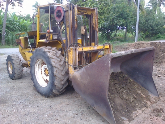 ขายรถตักฟอร์ด  6610  สองเพาคานลาโร่ เป็นโฟคลิบได้  ทําเป็นรถคีบอ้อยได้