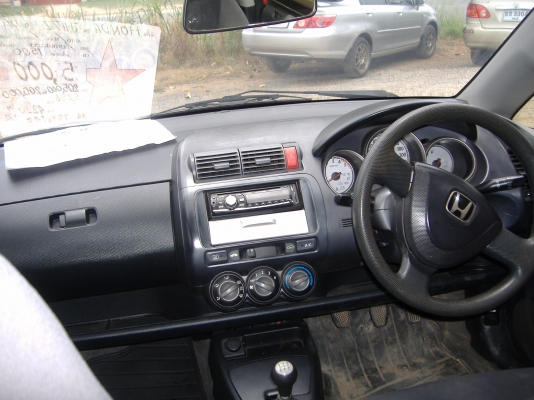 Honda JAZZ 1.5 I-DSI ปี 2004 Honda JAZZ 1.5 I-DSI ปี 2004