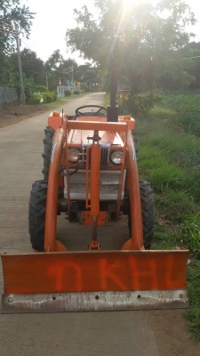 ขาย Kubota L2402 สองเพลา พร้อมใบดันหน้า รถพร้อมใช้งานครับ
