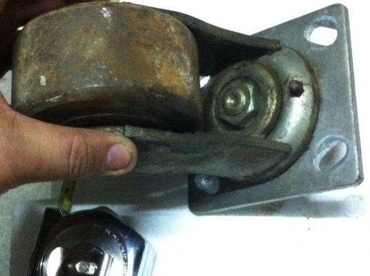 ล้อสำหรับงานหนักๆ มี 3 ขนาดให้เลือก รับน้ำหนักได้เป็นตันๆ  ที่เป็นล้อเหล็กเป็นเหล็กตัน