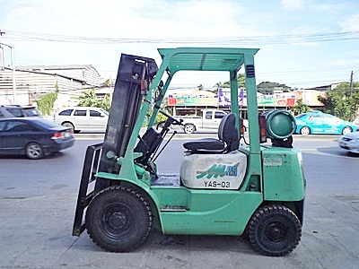 ขายรถยกมิตซูบิชิ 2.5 ตัน (รุ่นใหม่) เครื่องเบนซิน (ใช้แก๊สอย่างเดียว)  กระบอกคู่   เสาสูง 3 เมตร   พวงมาลัยเพาเว่อร์  สีเดิมจากนอก นำเข้าจากญี่ปุ่น ใช้งานได้ทันที ราคา220000