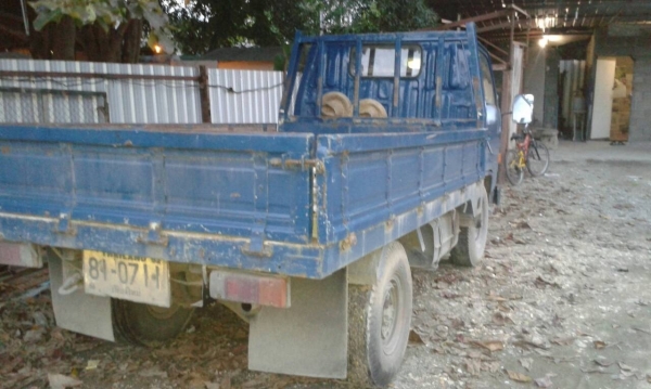 สี่ล้อกลาง