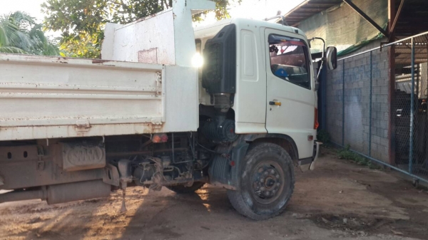 HINOรถปี51 สิงหาคม อีโน 220 แรงม้า เดิ ม ไม่เคยทำสีแม้แต่ชิ้นเดียว