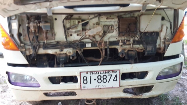 HINOรถปี51 สิงหาคม อีโน 220 แรงม้า เดิ ม ไม่เคยทำสีแม้แต่ชิ้นเดียว