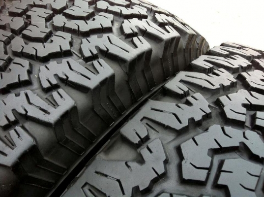 ขายยาง BF Goodrich All-terrain ขนาด 265 70 r16 ปลายปี11