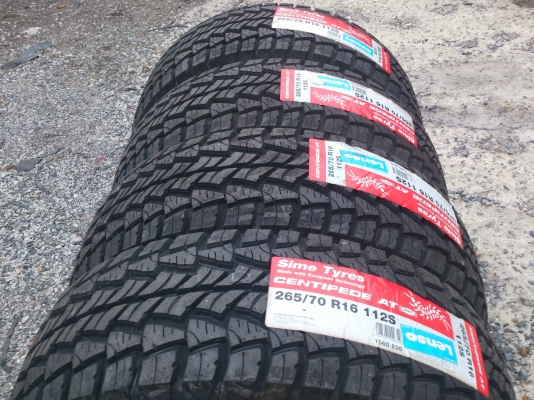 ขายยางใหม่เก่าเก็บปี11 ยาง265/70R16  AT ตัวหนังสือขาว จำนวน 4 เส้น ราคา 8900
