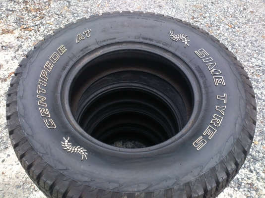 ขายยางใหม่เก่าเก็บปี11 ยาง265/70R16  AT ตัวหนังสือขาว จำนวน 4 เส้น ราคา 8900