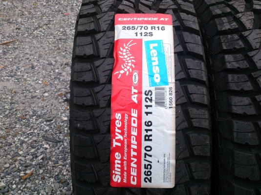 ขายยางใหม่เก่าเก็บปี11 ยาง265/70R16  AT ตัวหนังสือขาว จำนวน 4 เส้น ราคา 8900